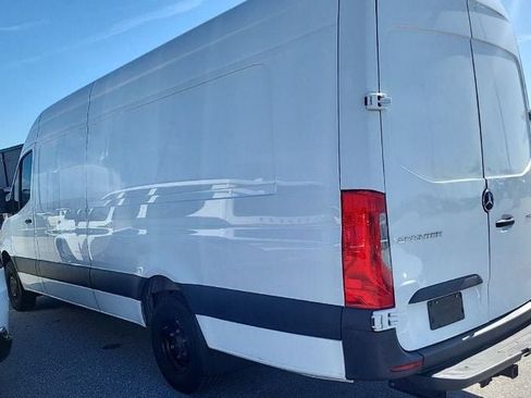 Used 2024 Mercedes-Benz Sprinter 3500 image 2