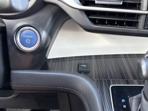 Used 2023 Toyota Sienna Platinum image 29