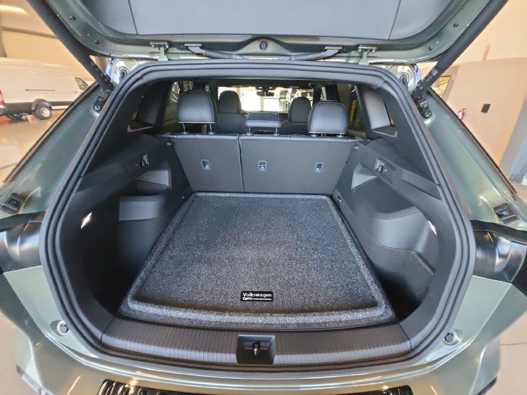 Used 2026 Volkswagen Tiguan SE R-Line AWD/4WD image 29