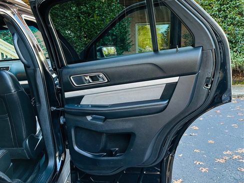 Used 2017 Ford Explorer XLT w/ Equipment Group 202A image 13