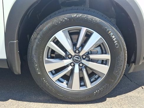 Used 2023 Nissan Pathfinder SL AWD/4WD image 9