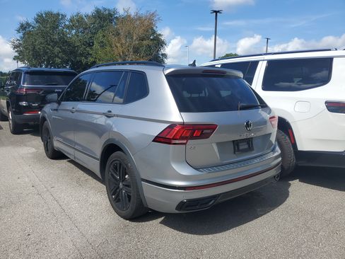 Used 2022 Volkswagen Tiguan SE R-Line FWD image 4