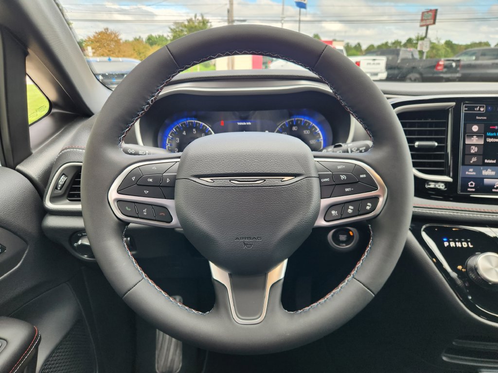 New 2027 Chrysler Pacifica Select FWD image 23