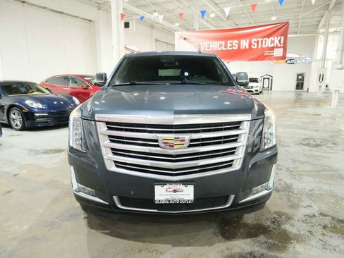 Used 2020 Cadillac Escalade ESV Platinum AWD/4WD image 3