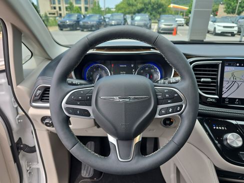 Used 2023 Chrysler Pacifica Limited w/ Uconnect Theater Family Group AWD/4WD image 29