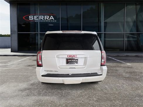Used 2018 GMC Yukon XL SLT w/ Premium Edition image 3