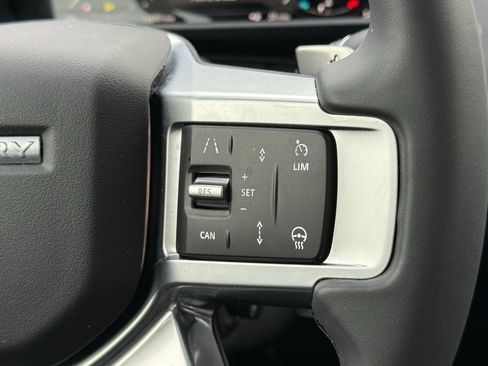 Certified 2025 Land Rover Discovery S image 21