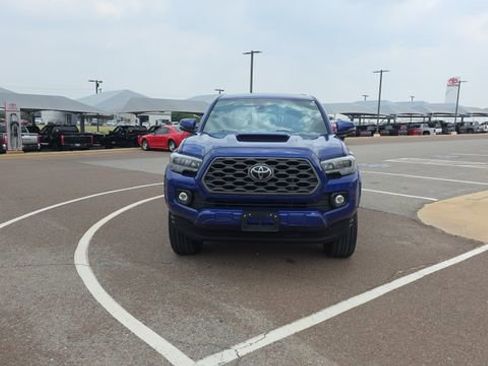 Used 2023 Toyota Tacoma TRD Sport w/ Technology Package AWD/4WD image 3
