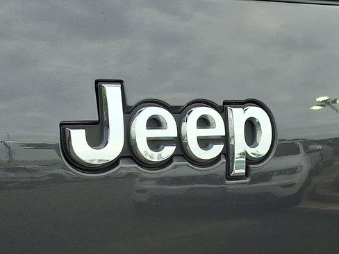 Used 2023 Jeep Grand Cherokee L Limited AWD/4WD image 34