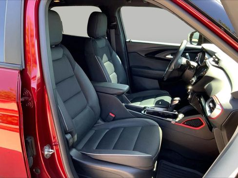 Used 2023 Chevrolet TrailBlazer RS w/ Sun and Liftgate Package FWD image 9