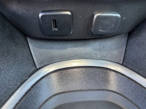 Used 2017 Chevrolet Malibu LT image 29