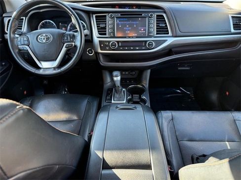Used 2018 Toyota Highlander Limited image 12