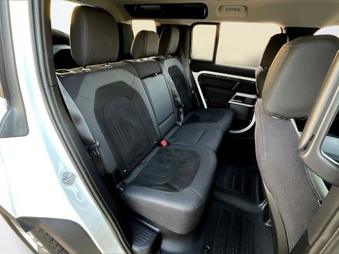 Used 2020 Land Rover Defender 110 SE image 25