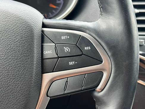 Used 2022 Jeep Grand Cherokee Limited w/ Tech Group AWD/4WD image 24