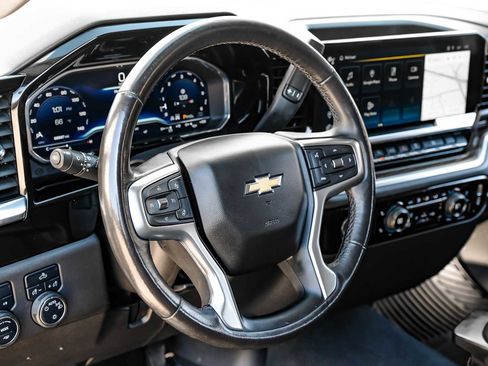 Used 2022 Chevrolet Silverado 1500 LT image 17