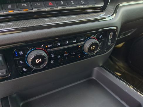 Used 2025 Chevrolet Silverado 2500 ZR2 w/ Technology Package image 27