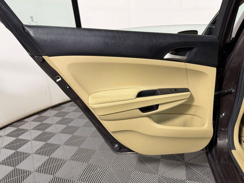 Used 2011 Honda Accord LX-P image 23