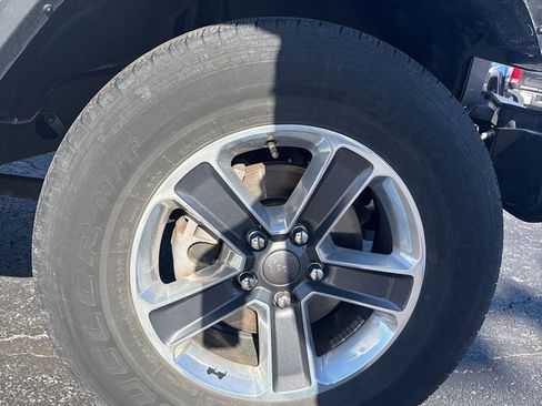 Used 2018 Jeep Wrangler Unlimited Sahara image 26