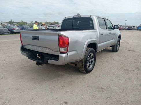 Used 2017 Toyota Tacoma TRD Sport w/ Tow Package (A/T) image 4