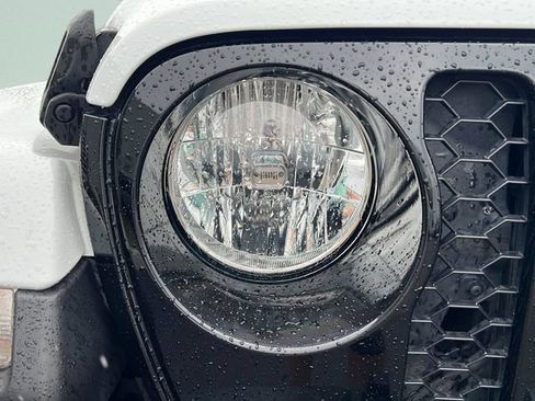 Used 2022 Jeep Gladiator Sport AWD/4WD image 9