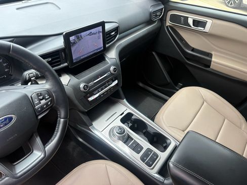 Used 2020 Ford Explorer XLT w/ Equipment Group 202A RWD image 16