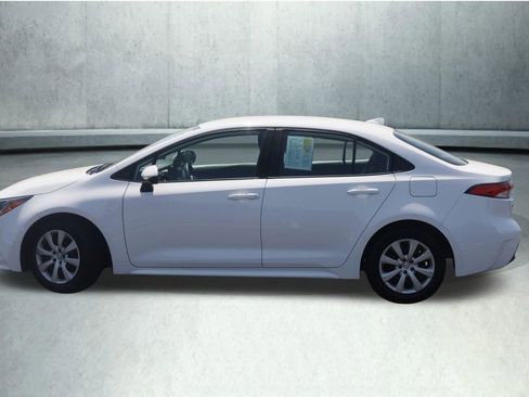 Used 2025 Toyota Corolla LE FWD image 11