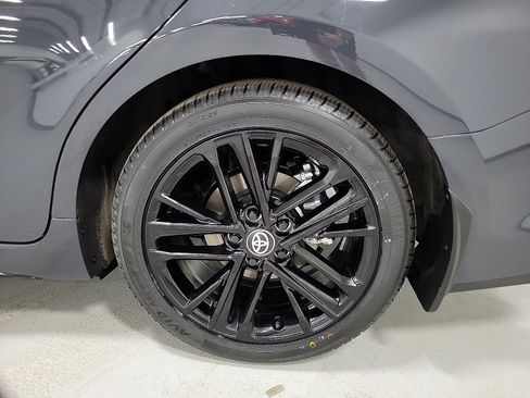 Used 2025 Toyota Camry SE image 8