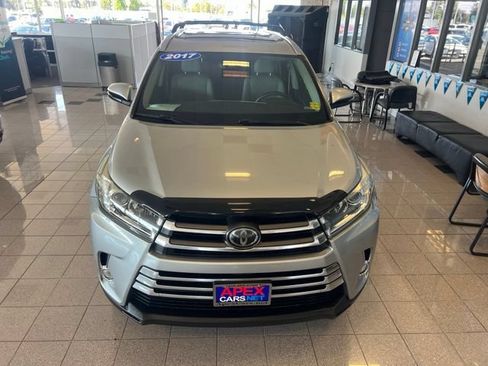Used 2017 Toyota Highlander Limited AWD/4WD image 19