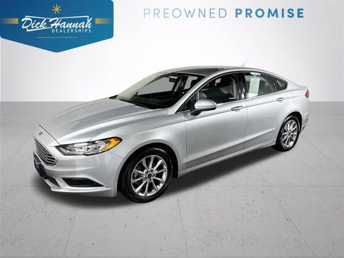 Used 2017 Ford Fusion SE FWD image 1