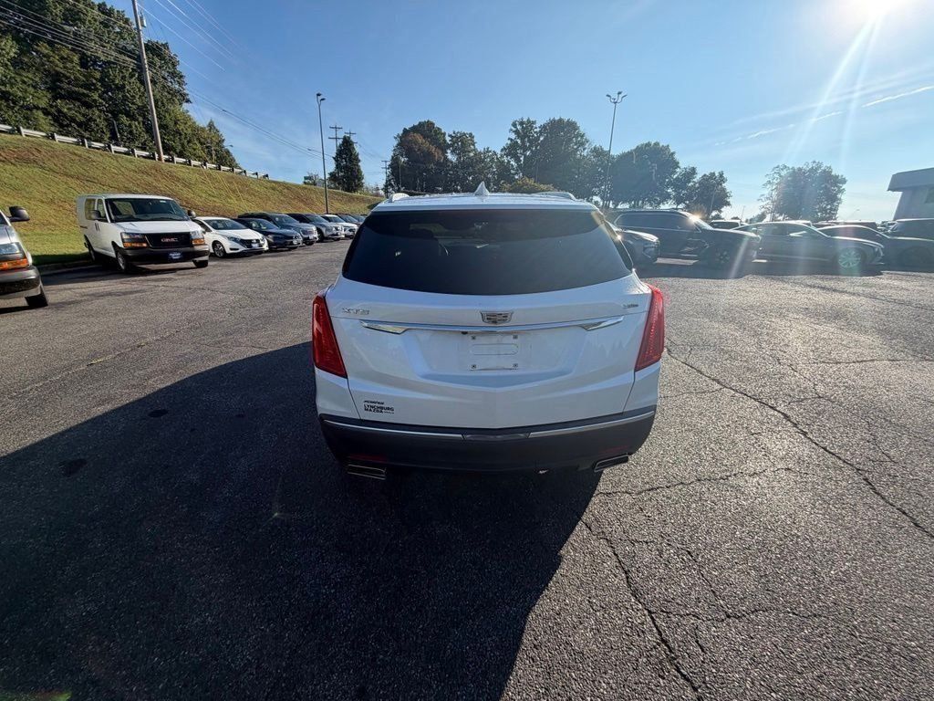 Used 2017 Cadillac XT5 Luxury w/ Driver Awareness Package AWD/4WD image 6