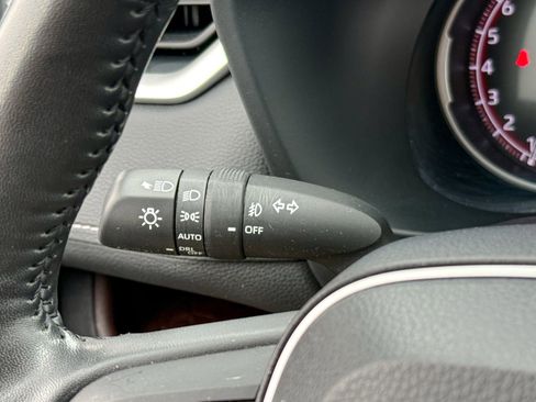 Used 2022 Toyota RAV4 Limited AWD/4WD image 31