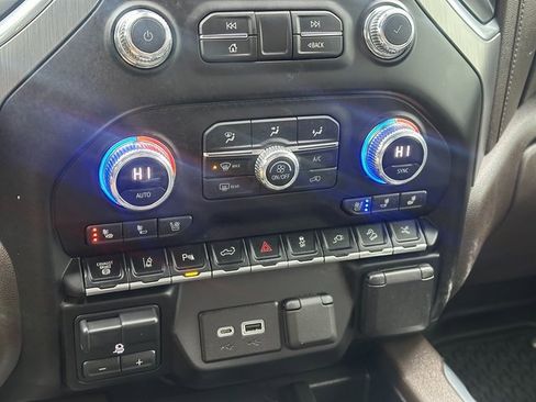 Used 2022 GMC Sierra 2500 Denali w/ Denali Black Diamond Edition image 38