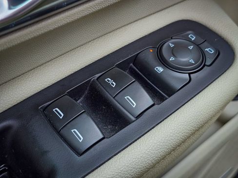 Used 2018 GMC Terrain Denali w/ Advanced Safety Package AWD/4WD image 11