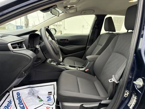 Used 2025 Toyota Corolla LE image 2