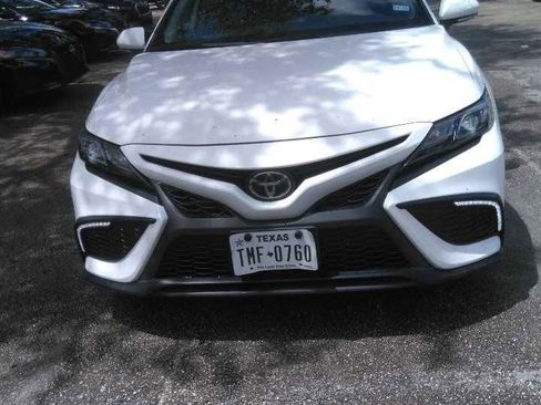 Used 2024 Toyota Camry SE FWD image 2