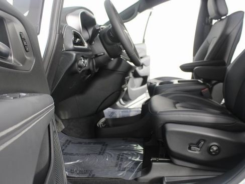 New 2026 Chrysler Pacifica Select image 16