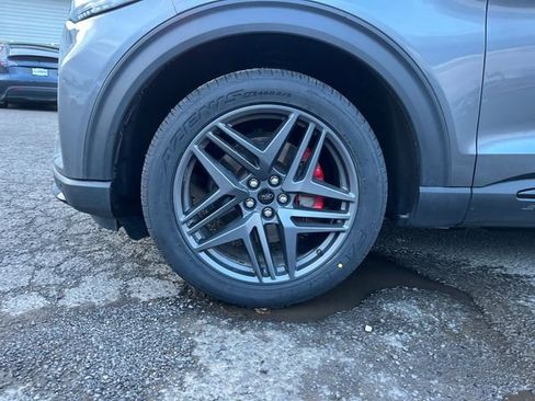 Certified 2025 Ford Explorer ST image 25