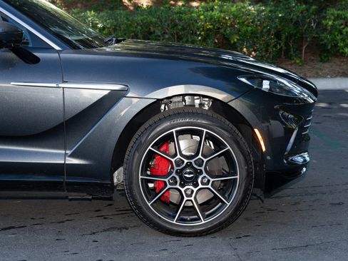 Used 2021 Aston Martin DBX image 23