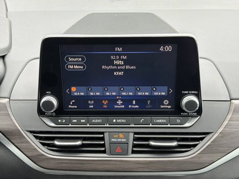 Used 2025 Nissan Altima 2.5 SV AWD/4WD image 16