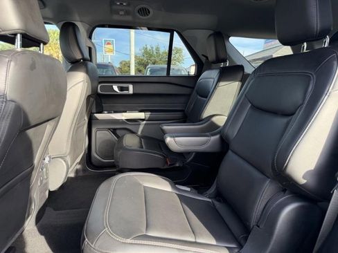 Used 2022 Ford Explorer XLT w/ Equipment Group 202A image 18