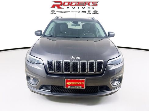 Used 2019 Jeep Cherokee Latitude Plus w/ Cold Weather Group AWD/4WD image 2