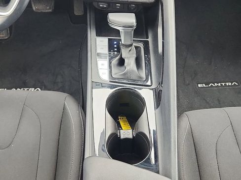 Certified 2021 Hyundai Elantra SEL w/ Convenience Package image 18