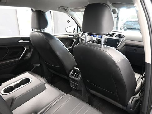 Used 2023 Volkswagen Tiguan SE image 40