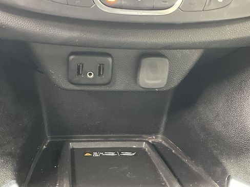 Used 2023 Chevrolet Traverse LT AWD/4WD image 24