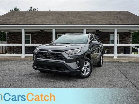 Used 2020 Toyota RAV4 XLE w/ Convenience Package FWD image 1