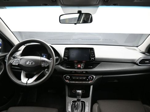 Used 2018 Hyundai Elantra GT image 35