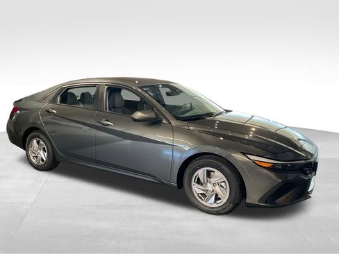 New 2026 Hyundai Elantra SE FWD image 1