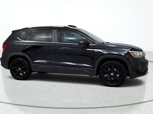 Used 2022 Volkswagen Taos SE FWD image 10
