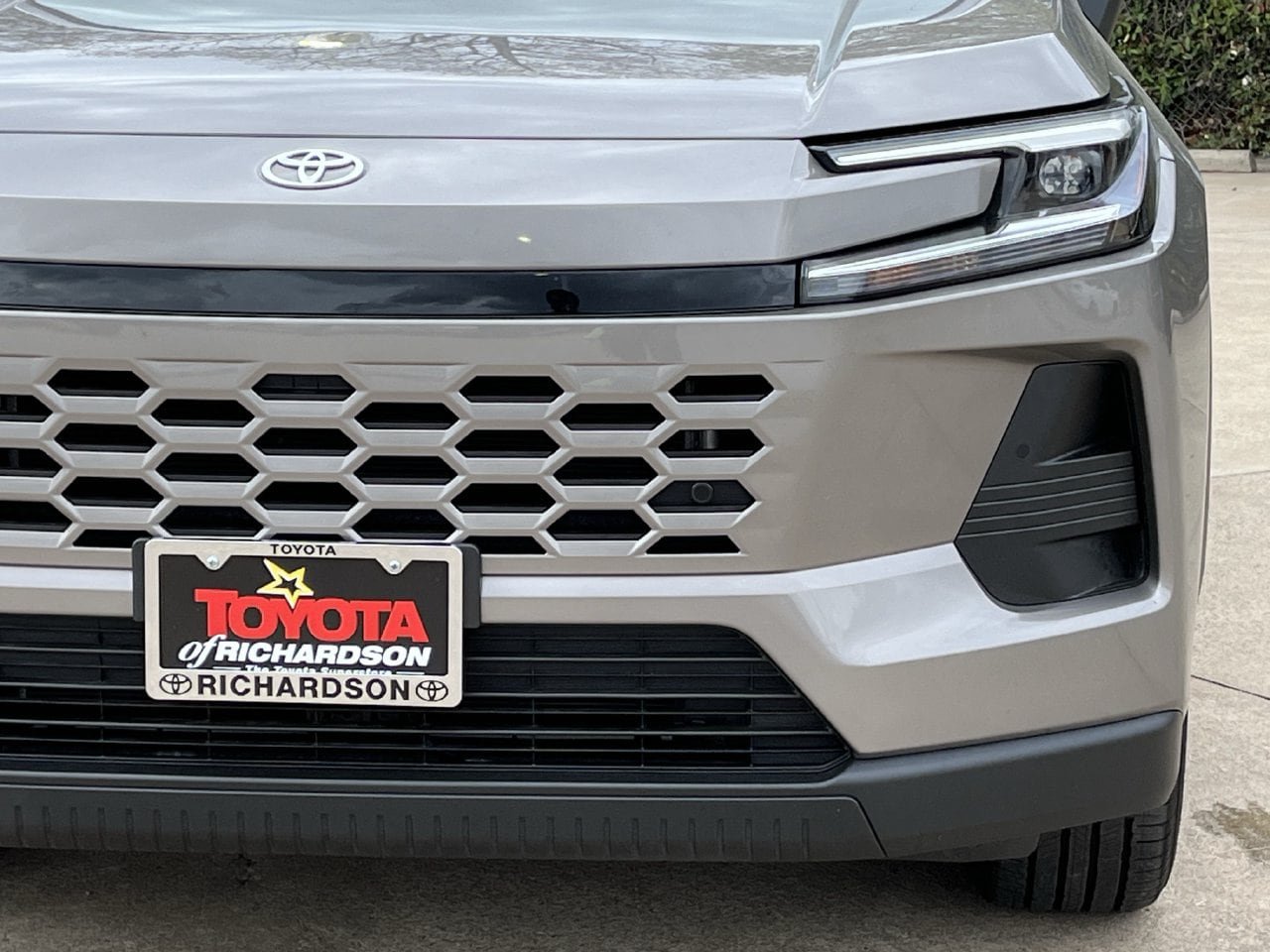 Used 2026 Toyota RAV4 XLE Premium FWD image 8