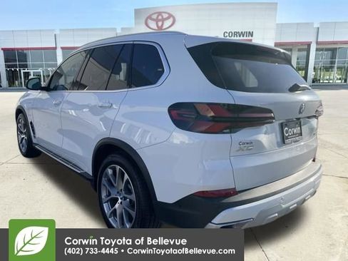 Used 2025 BMW X5 xDrive50e AWD/4WD image 3